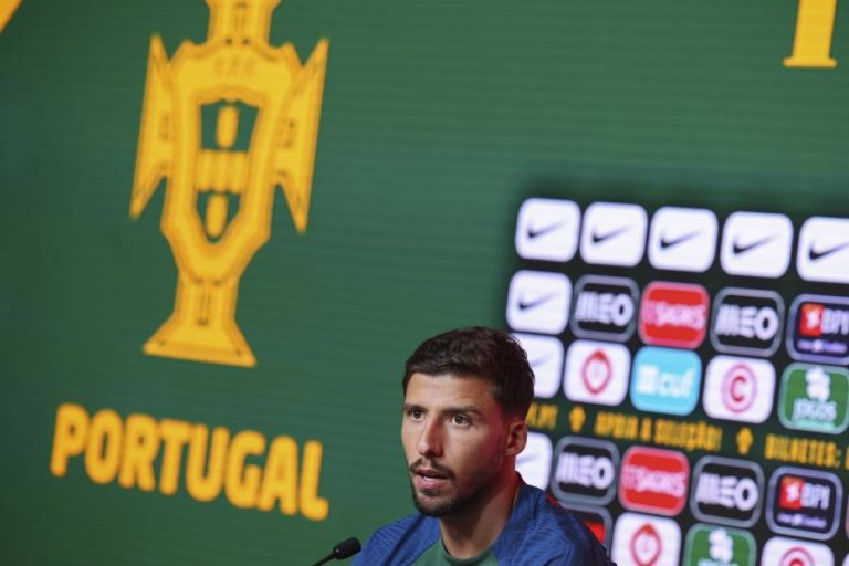 Rúben Dias rejeita ideia de “grupo mais fechado” na seleção portuguesa
