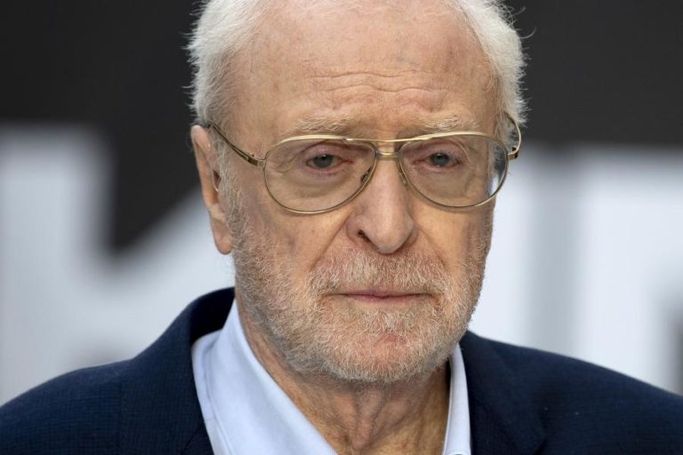 Ator britânico Michael Caine deixa a representação aos 90 anos