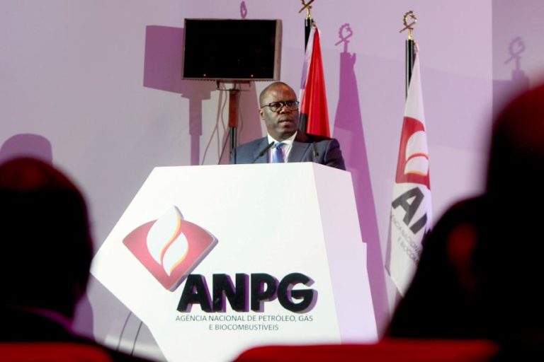 Produção de petróleo em Angola cai entre 10% a 15% ao ano