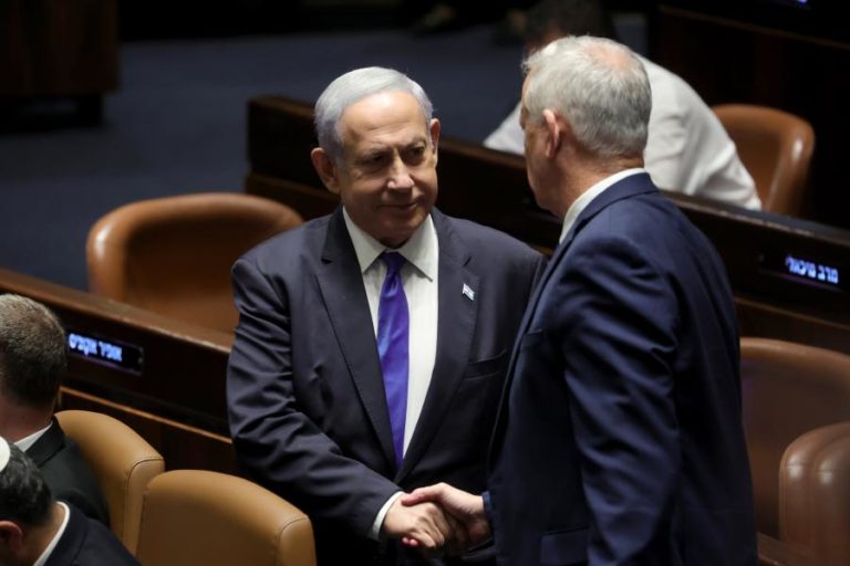 Netanyahu e Gantz concordam em formar governo de unidade de emergência e gabinete de guerra em Israel