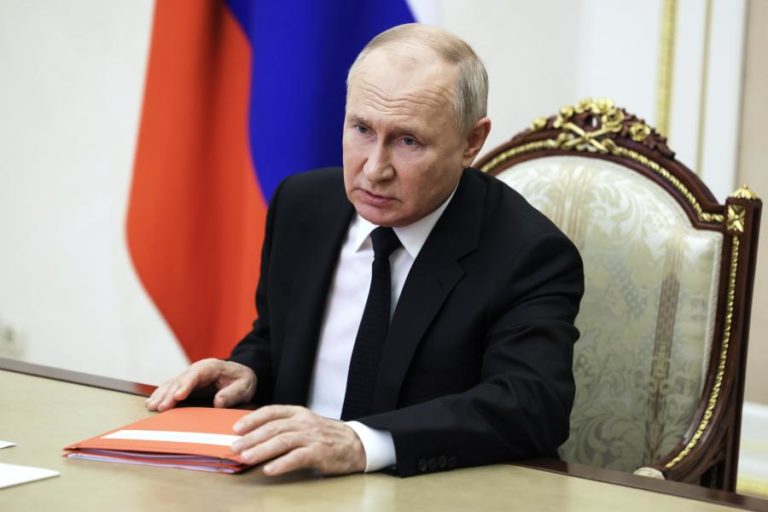 Putin dirige a partir do Kremlin manobras das forças nucleares russas por terra, mar e ar