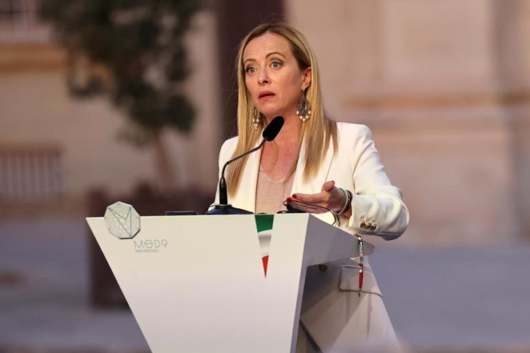 Giorgia Meloni critica juíza que anulou parte de decreto sobre os migrantes