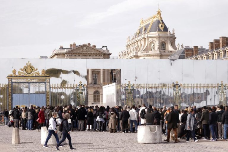 Palácio de Versalhes novamente evacuado devido a ameaça de bomba
