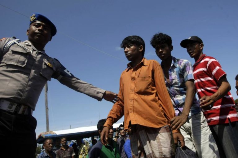 Mais de 200 novos refugiados rohingyas chegam à Indonésia