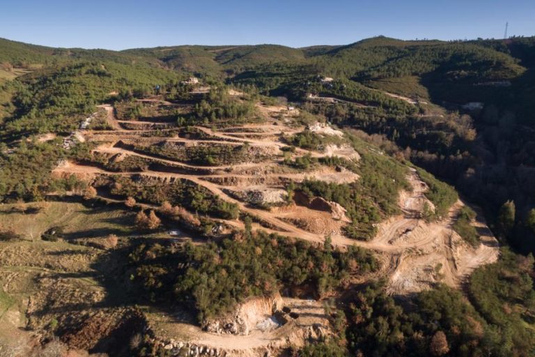 População de Covas do Barroso acusa empresa mineira de entrar à força nos terrenos
