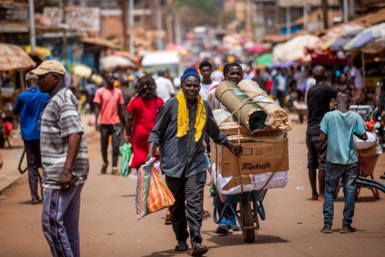 Economia informal paga, mas dinheiro não chega aos cofres do Estado na Guiné-Bissau