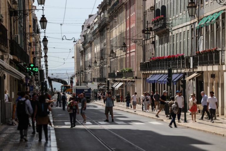 Câmara de Lisboa vai instalar câmaras de vídeo para controlar trânsito na Baixa