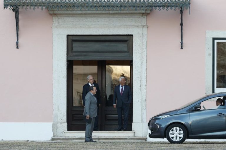Primeiro-ministro sai do Palácio de Belém após reunião de dez minutos