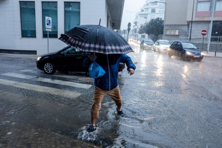 IPMA eleva para 13 os distritos sob aviso amarelo devido à chuva