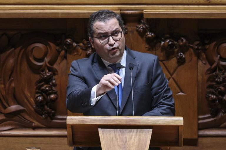 PSD pede audição urgente do ministro da Economia no parlamento sobre venda da Efacec