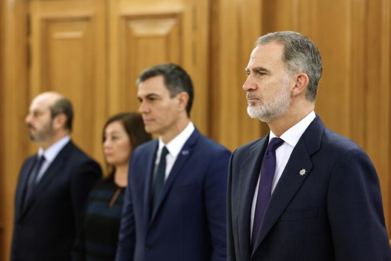 Felipe VI pede a deputados e Governo uma Espanha unida e sem confrontos