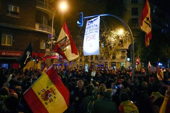 41882976.jpg