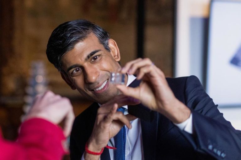 Primeiro-ministro britânico vai recusar devolver à Grécia mármores do Partenon