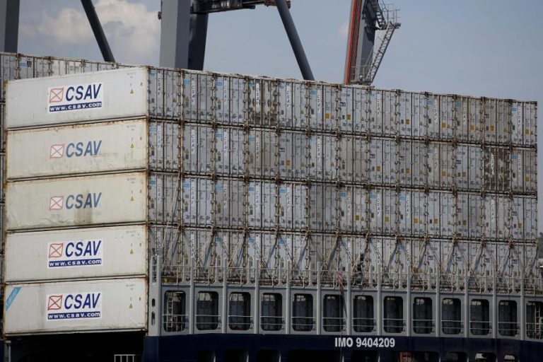 Exportações e importações caem 3,1% e 2,0% em outubro, pelo 7.º mês seguido