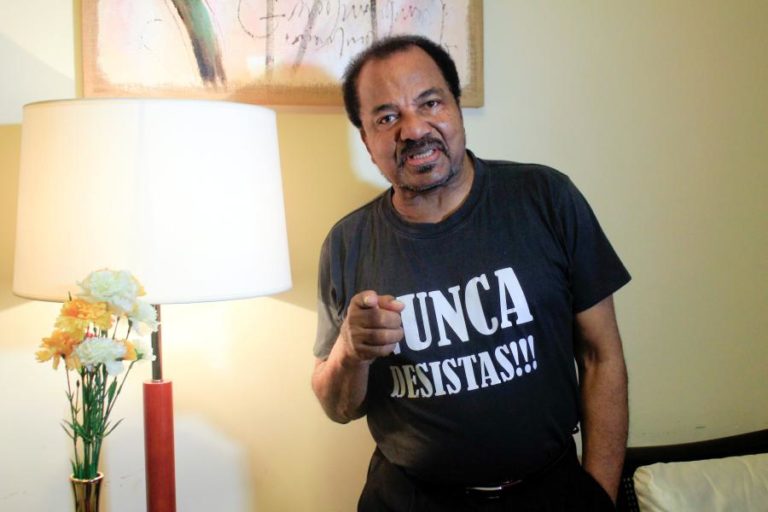 Cantor angolano Bonga recebe em França prémio “Músicas do Mundo” da SACEM