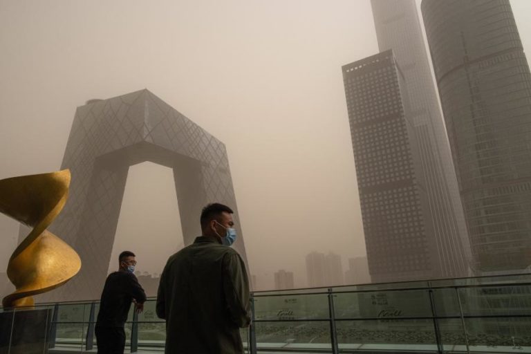 Poluição atmosférica na China regista em 2023 primeiro aumento homólogo em dez anos