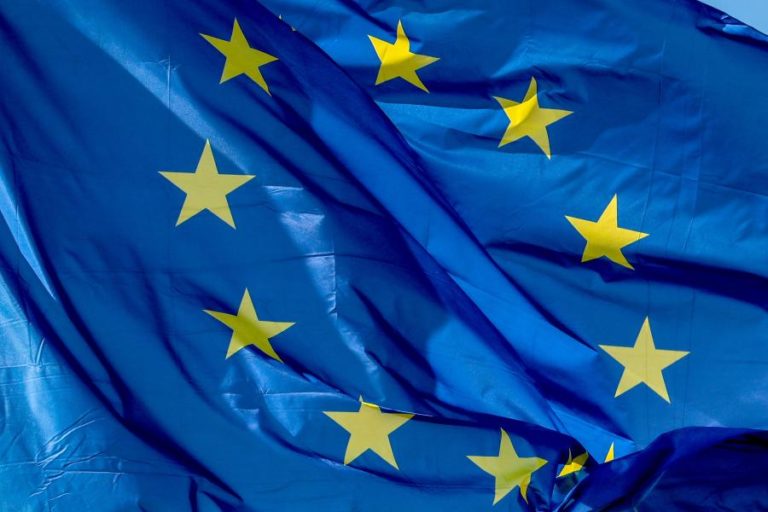 Colegisladores da UE chegam a acordo para primeira lei do mundo sobre inteligência artificial