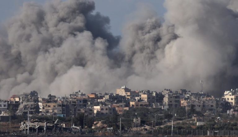 Sobe para 17.700 o número de mortos na Faixa de Gaza