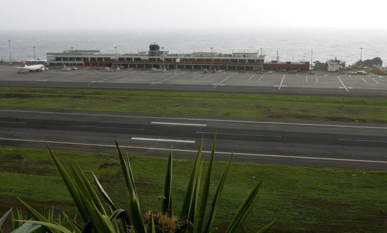 Oito voos divergiram e três foram cancelados devido ao mau tempo na Madeira