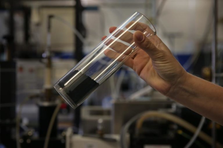 Cientistas criam primeiro semicondutor funcional feito de grafeno
