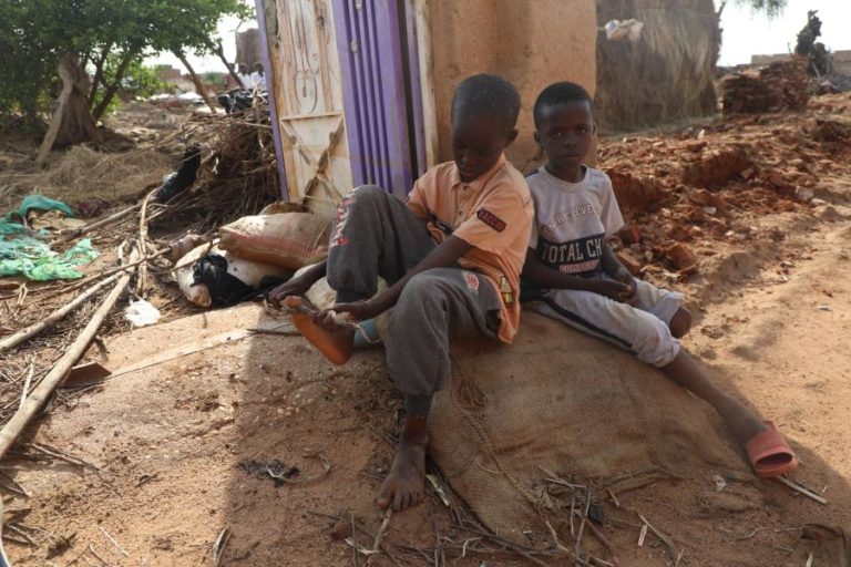 UNICEF alerta que crianças no Sudão “estão a viver um pesadelo” e pede mais ajuda