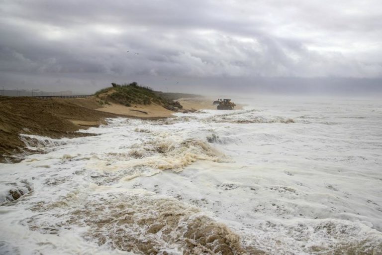 Sete distritos sob aviso amarelo devido à agitação marítima
