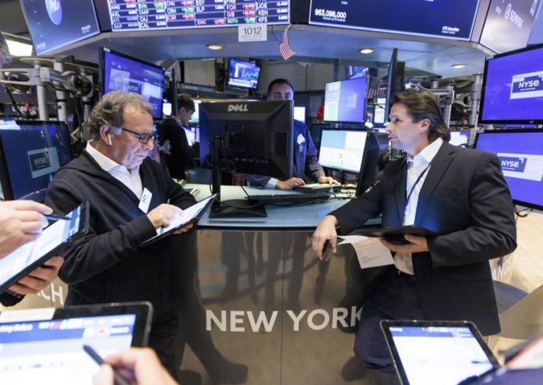 Wall Street fecha em alta com recordes do Dow Jones e S&P500