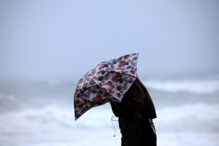 Sete barras marítimas fechadas e três condicionadas devido à agitação marítima