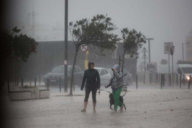 Depressão ´Irene´ vai provocar ventos fortes e chuva no continente e na Madeira