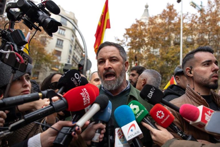 Líder do Vox critica iniciativa do PP contra amnistia em Espanha por gerar confusão