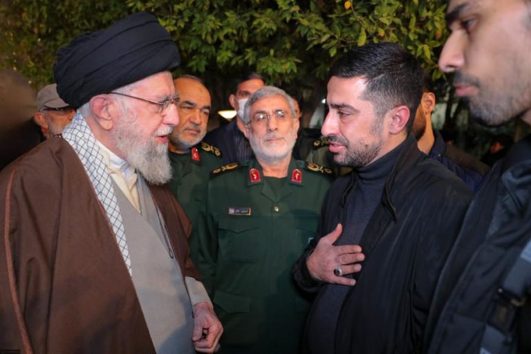 Líder iraniano aplaude ataques dos Huthis no Mar Vermelho