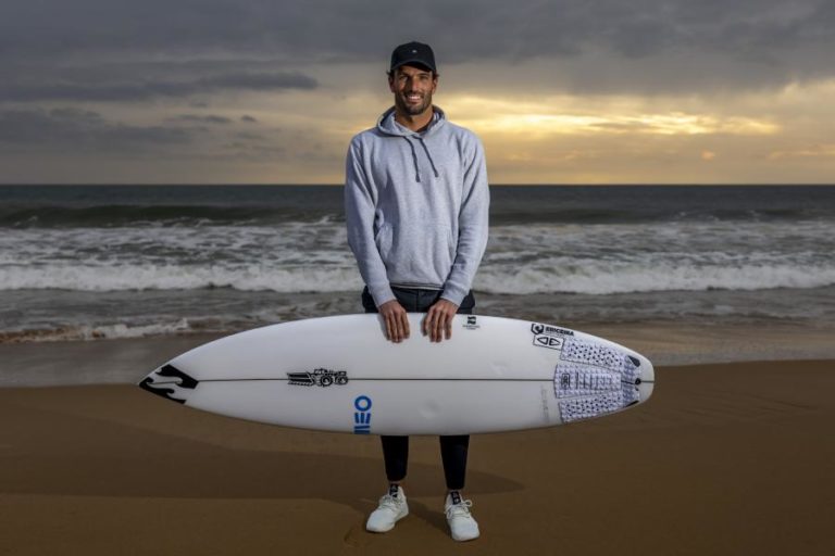 Frederico Morais vai dar “tudo por tudo” no regresso à elite mundial do surf