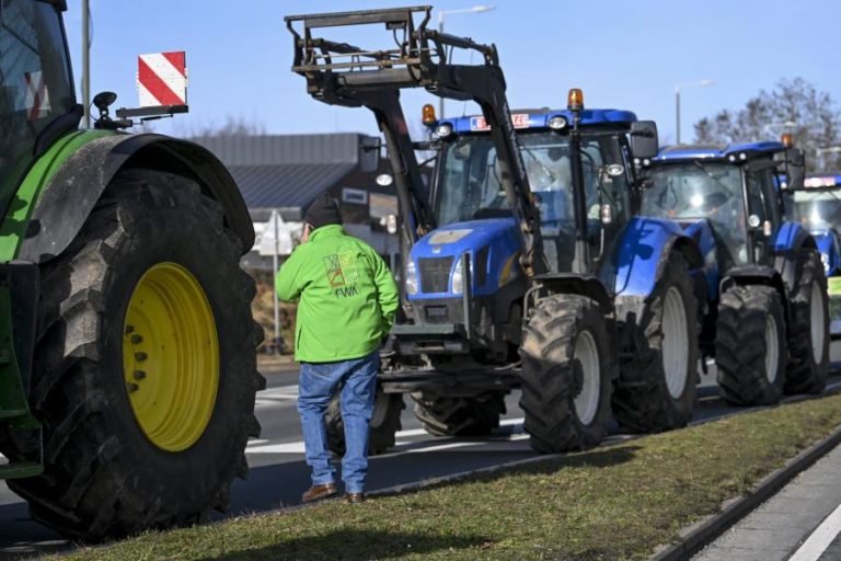 Protesto dos agricultores em França motiva “importante dispositivo defensivo” em Paris