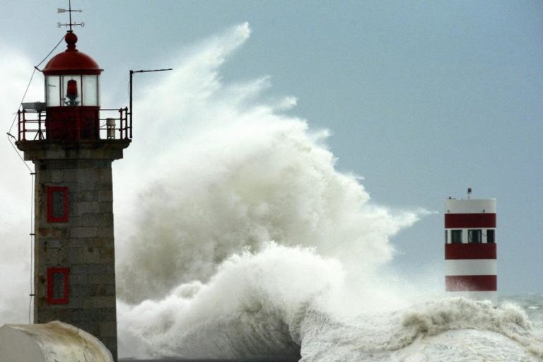 Dez distritos sob aviso amarelo hoje e terça-feira devido à agitação marítima