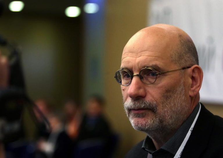 Escritor Boris Akunin condenado à revelia na Rússia