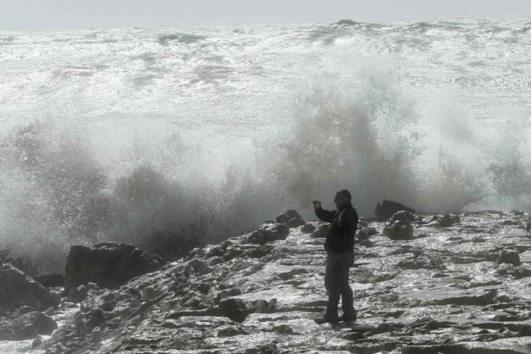 Sete distritos do continente sob aviso laranja no sábado devido ao estado do mar