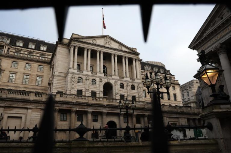 Banco da Inglaterra mantém taxas de juros