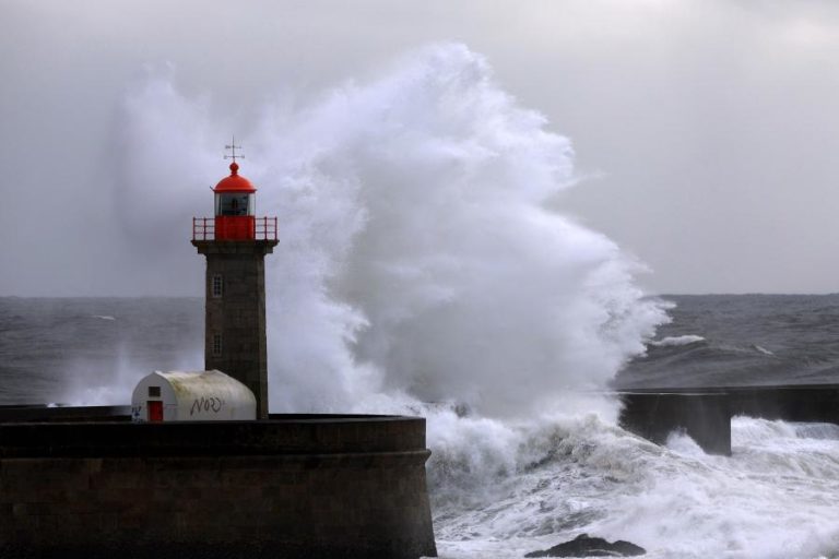 Nove distritos de Portugal sob aviso laranja devido a agitação marítima