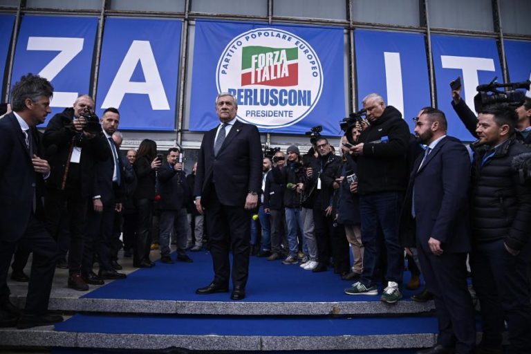 Tajani eleito por unanimidade líder do Força Itália e herdeiro de Berlusconi
