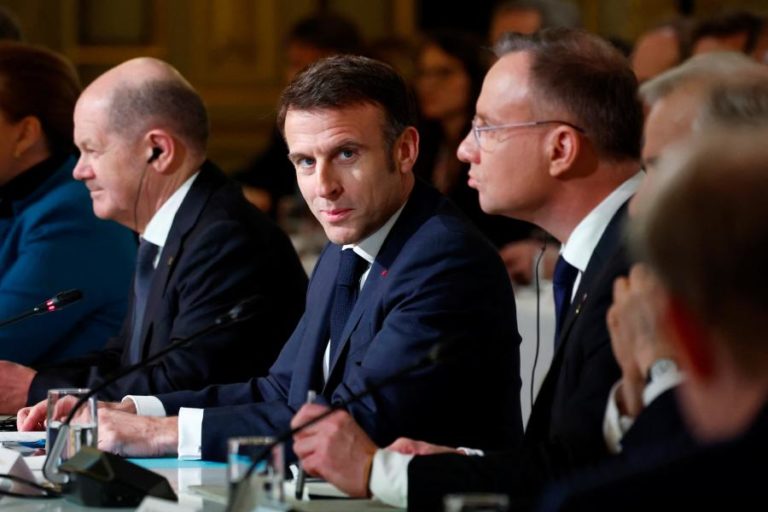 Macron exorta líderes internacionais a prepararem-se “para que Rússia ataque”