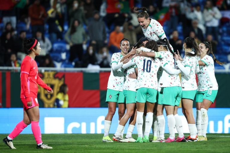 Seleção feminina de futebol goleia Coreia do Sul em jogo de preparação