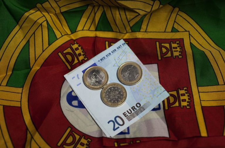 Juros da dívida de Portugal sobem a dois e a cinco anos e descem a 10 anos