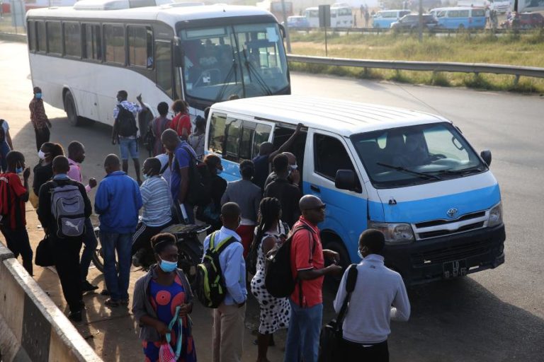 Taxistas angolanos defendem aumento de preço porque resultados baixaram 700%