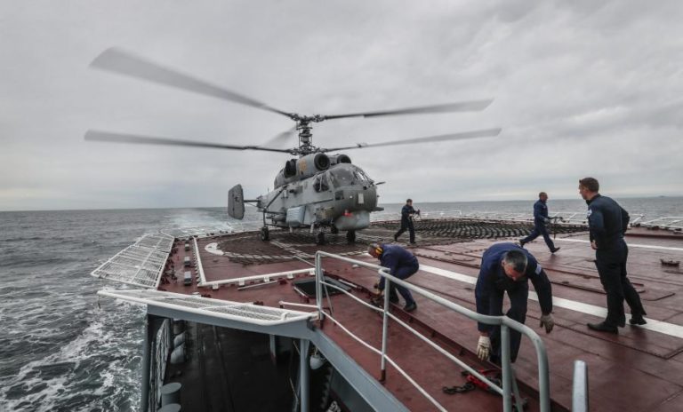 Navios russos no Irão para exercícios conjuntos com marinhas iraniana e chinesa