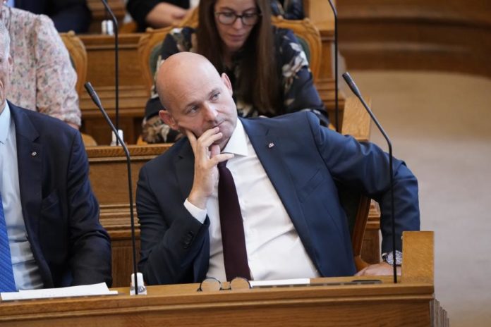 39567637.jpg