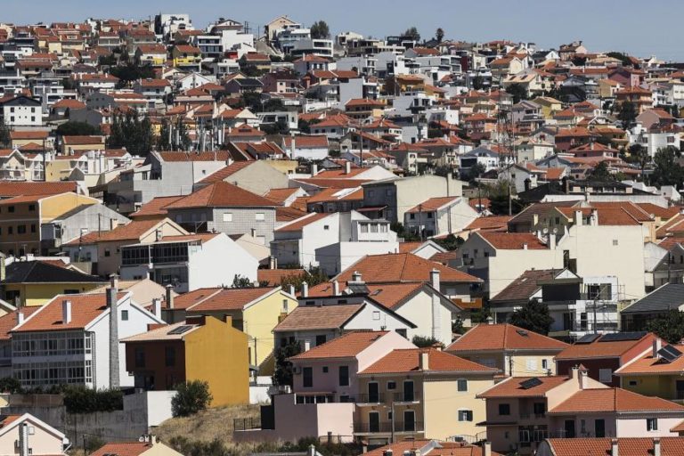 Prestações de casas descem 12 euros para créditos com Euribor a 6 meses