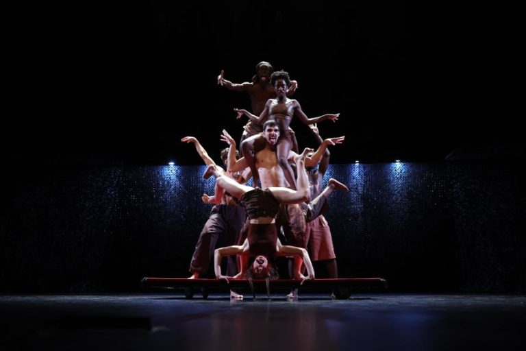 “Os Três Irmãos” de Victor Hugo Pontes e Capitão Fausto no Festival de Artes de Macau