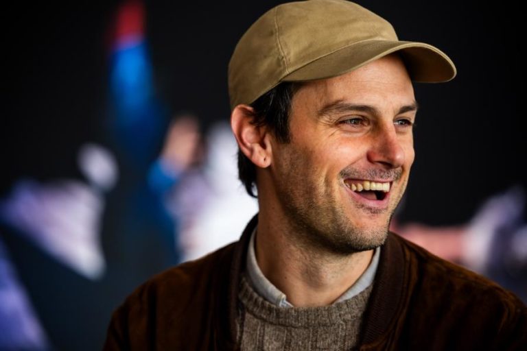 Pedro Lucas equilibra eletrónica com acústica no novo álbum enquanto P.S. Lucas