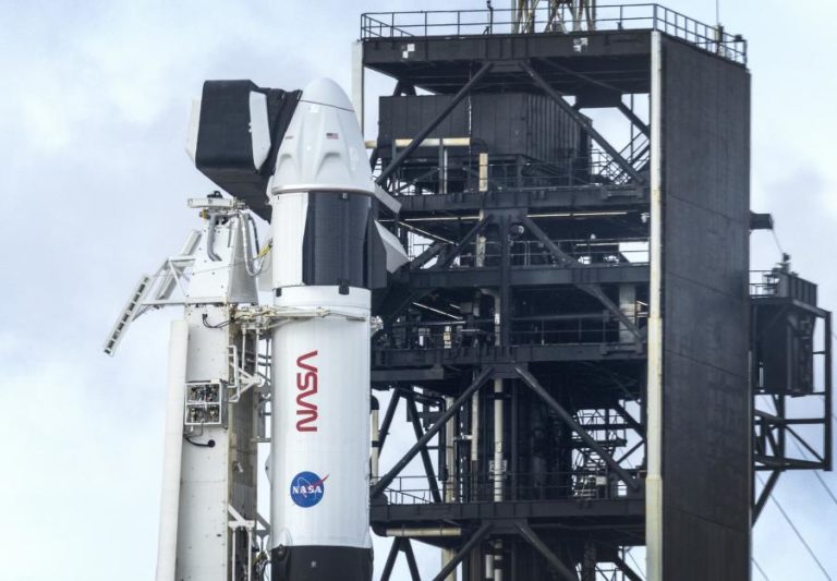 Adiado lançamento de voo comercial tripulado para Estação Espacial Internacional