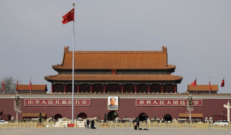China propõe lei sobre inteligência artificial centrada na indústria e segurança